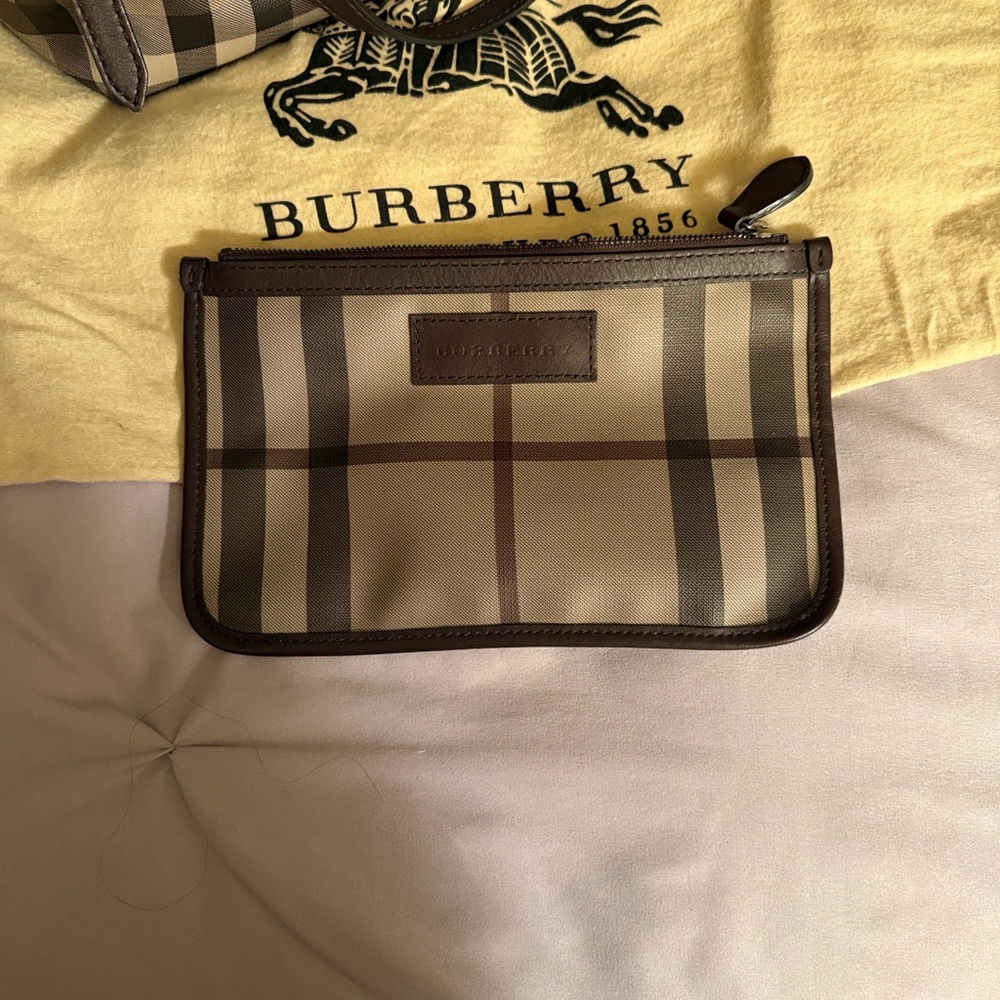 AUTHENTIC: Burberry Nova Check Tote- Used Like New - Picture 2 of 13